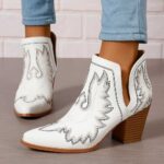 Ankle Boots 2026 Spring Foreign Trade Collection: Plus-Size Retro Women's Footwear—Black Embroidered Wedge Leather Boots