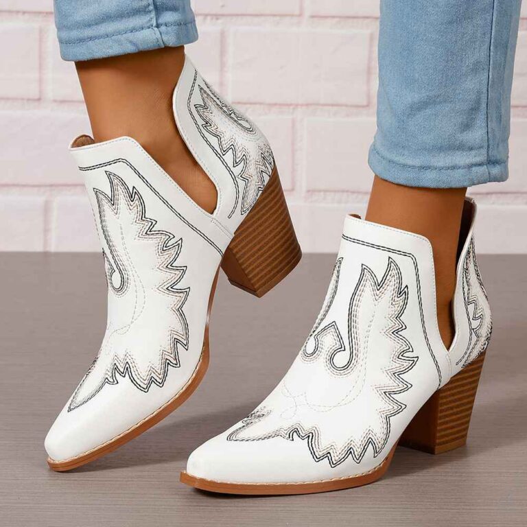 Ankle Boots 2026 Spring Foreign Trade Collection: Plus-Size Retro Women's Footwear—Black Embroidered Wedge Leather Boots