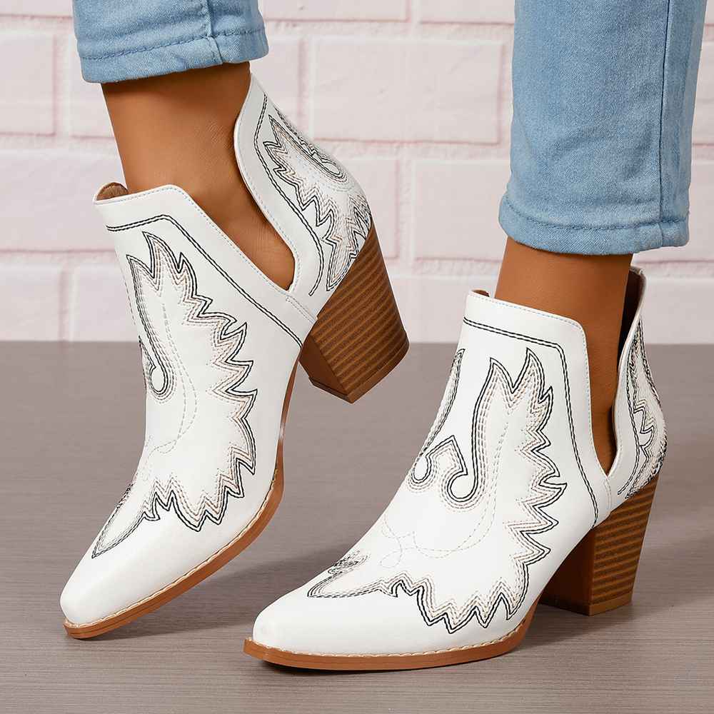 Ankle Boots 2026 Spring Foreign Trade Collection: Plus-Size Retro Women's Footwear—Black Embroidered Wedge Leather Boots