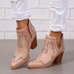 Ankle Boots 2026 Spring Foreign Trade Collection: Plus-Size Retro Women's Footwear—Black Embroidered Wedge Leather Boots